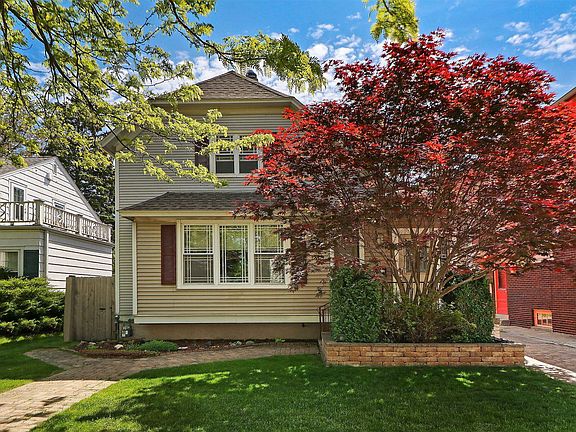 2nd image of 1615 Park Ave