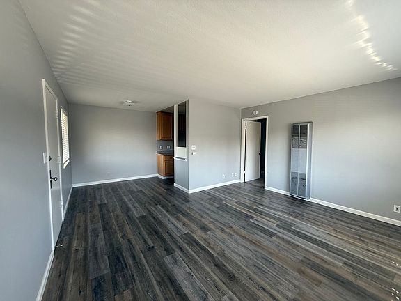 4th image of 1622 Pomeroy Ave #1622