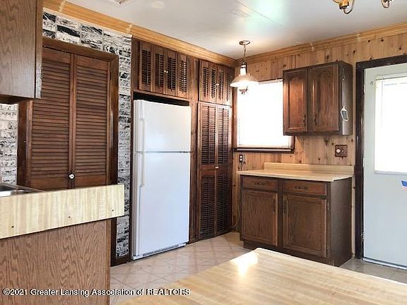 5th image of 304 S Lawton St