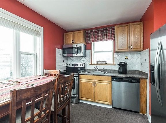 3rd image of 2740 W Catalpa Ave
