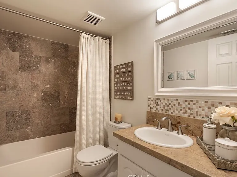 400 Lake St #105 — Photo 18