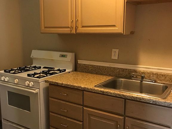 5th image of 821 E 42nd St