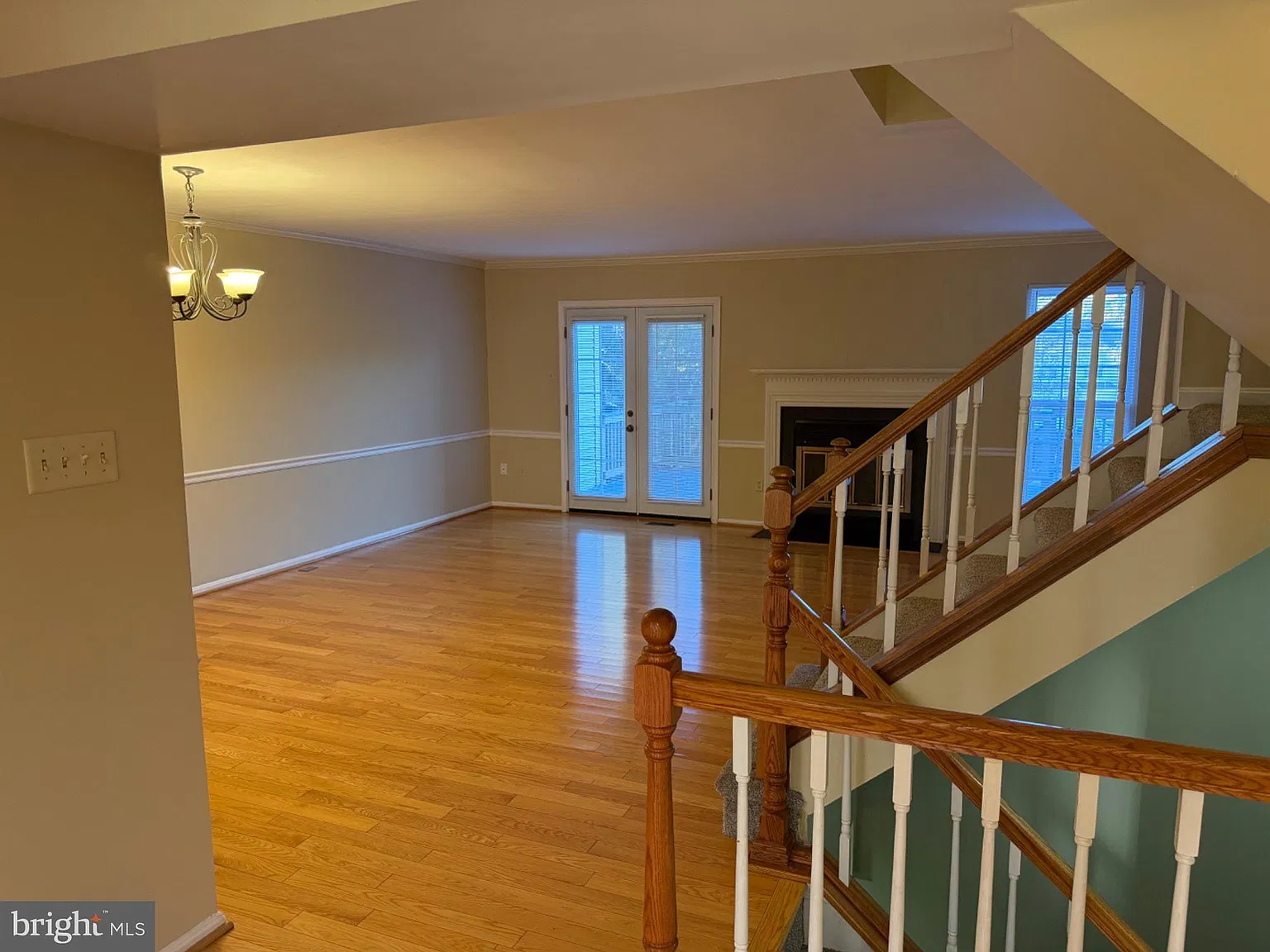 3 bed, 2.5 bath, 1914 sqft, $2,600 — Photo 2
