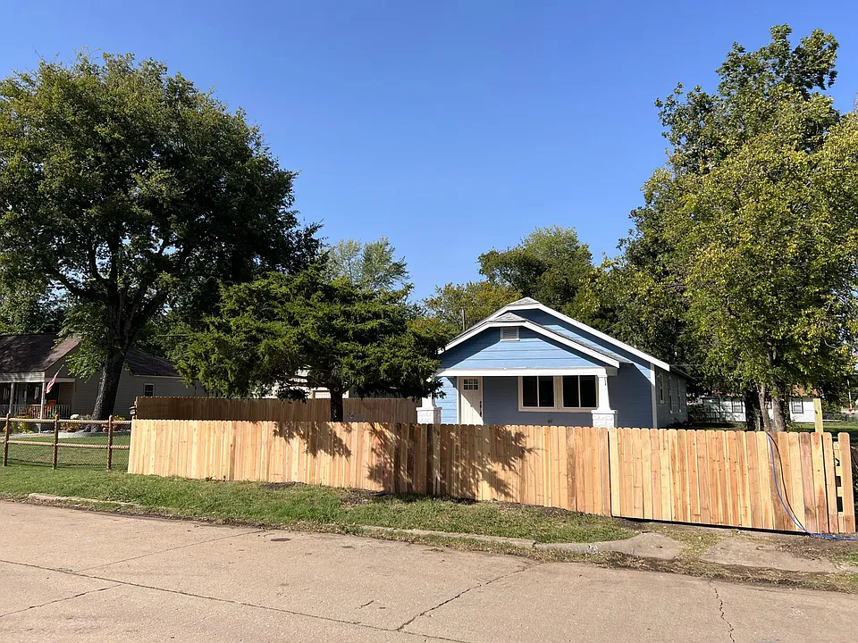 545 E Zion St