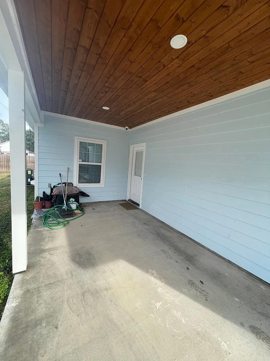Building Photo - 1220 N Avenue G