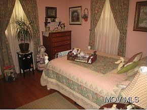 4th image of 1110 37th St