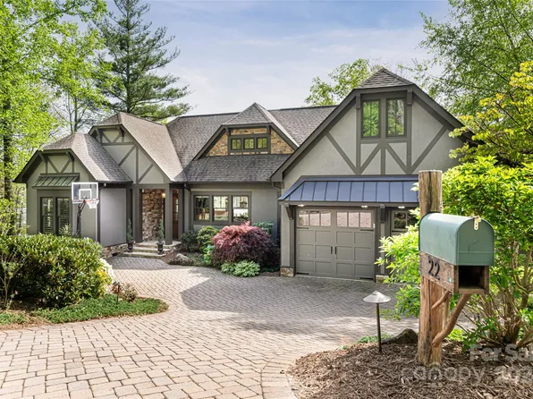 22 Red Tail Ct, Fairview, NC 28730