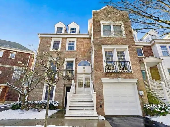 30 Half Moon Isle image 1 of 25