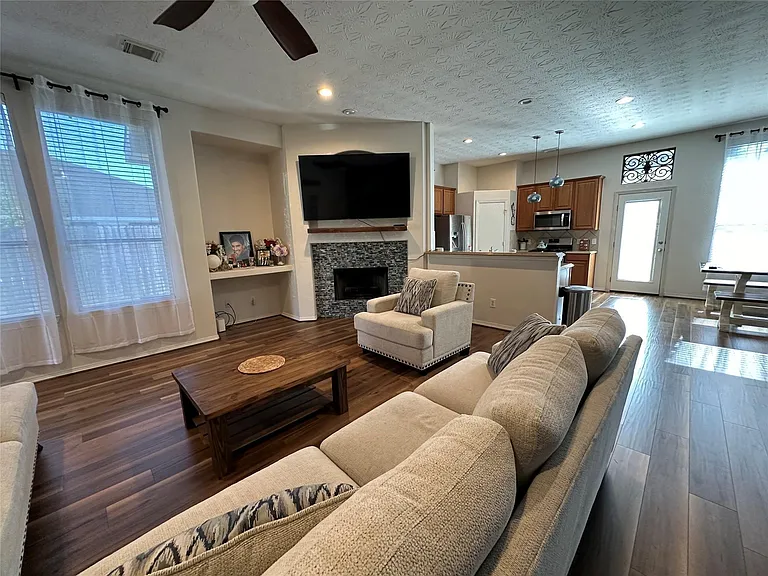 1875 Redwood Ln — Photo 4
