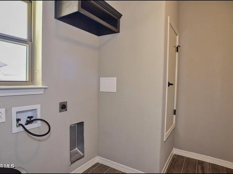 2120 Thomas Lackland St — Photo 23