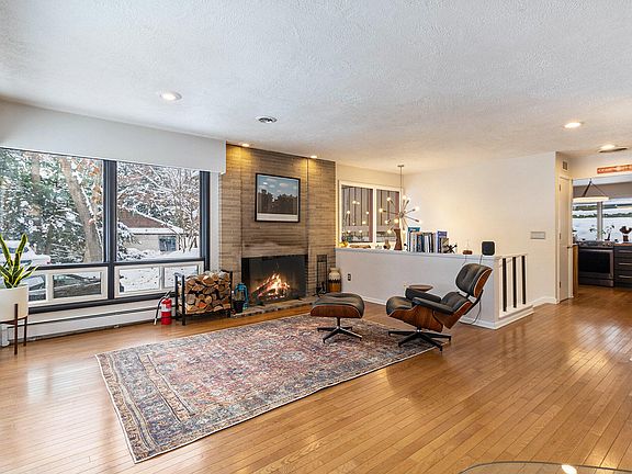4th image of 2146 Treehaven Dr