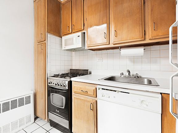 4th image of 1160 3rd Ave #2B
