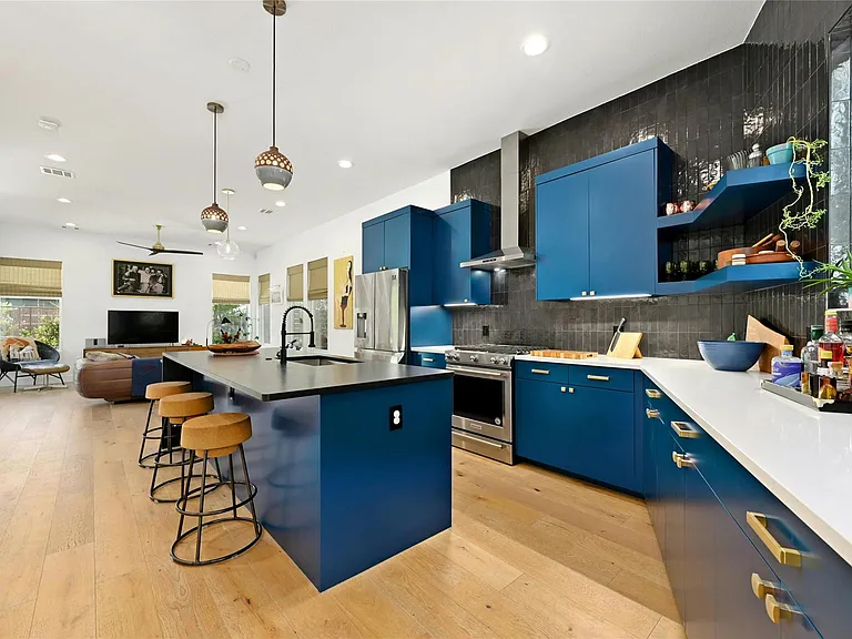 1187 Oak Grove Ave — Photo 8