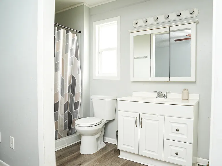 821 Barber St — Photo 7