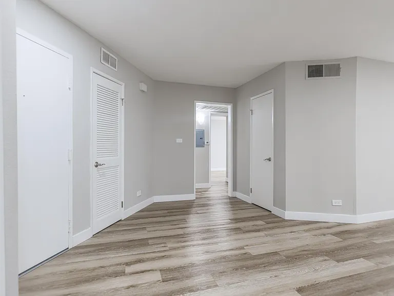 7918 Reseda Blvd — Photo 27