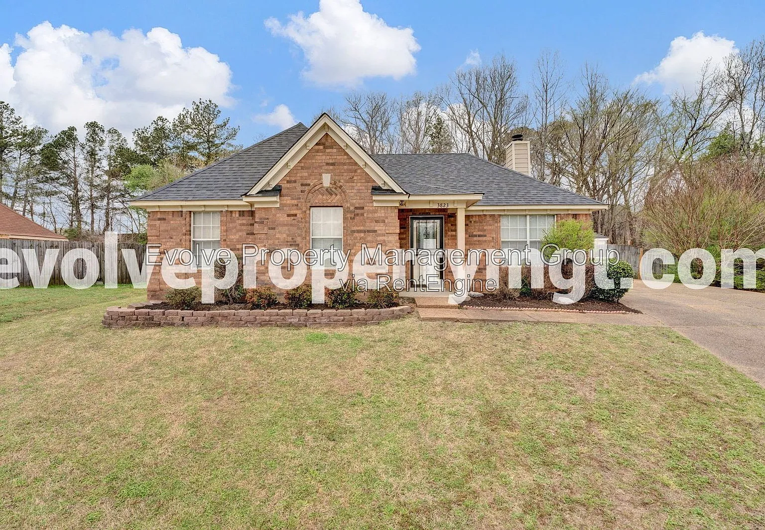 3 bed, 2.0 bath, 1100 sqft, $1,450 — Photo 2