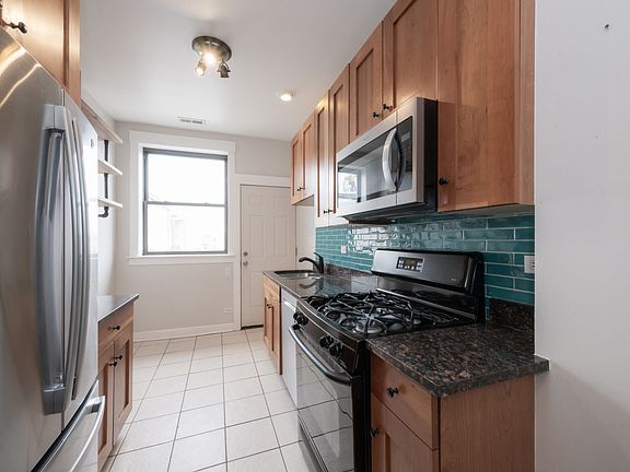 5th image of 3052 W Sunnyside Ave #3