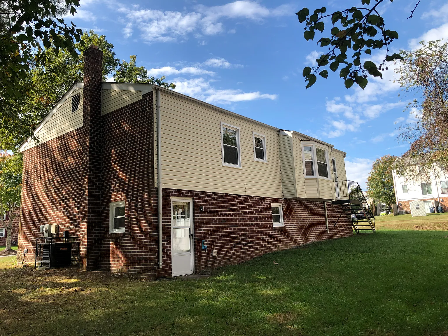 4 bed, 1216 sqft, $3,100 — Photo 2