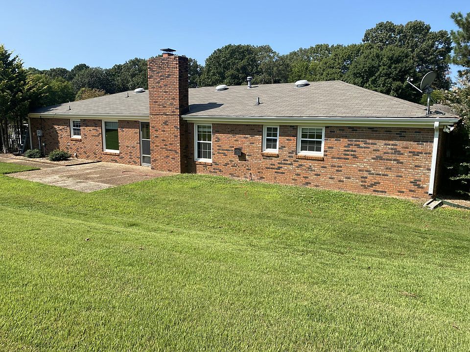 2nd image of 1810 Huntington Way