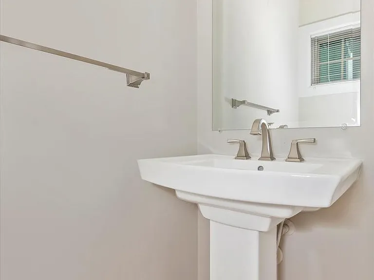 3838 Fulham Rd — Photo 14