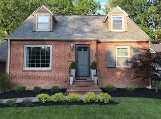 1687 Edgefield Rd, Lyndhurst, OH 44124