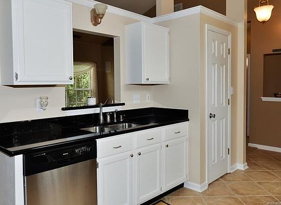 5th image of 102 Ashford Hollow Ln