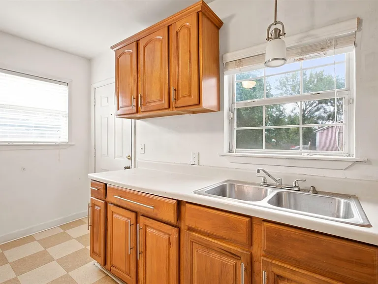 5005 Lyons Ave — Photo 17