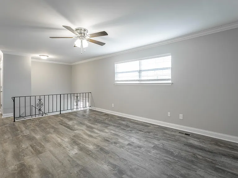 8214 Holly Crest Dr — Photo 24