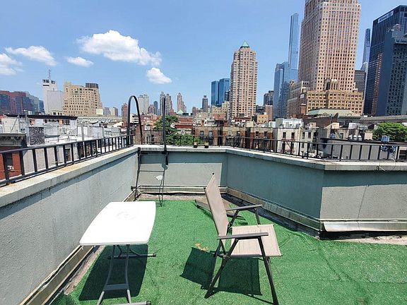 4th image of 370 W 46th St APT 5