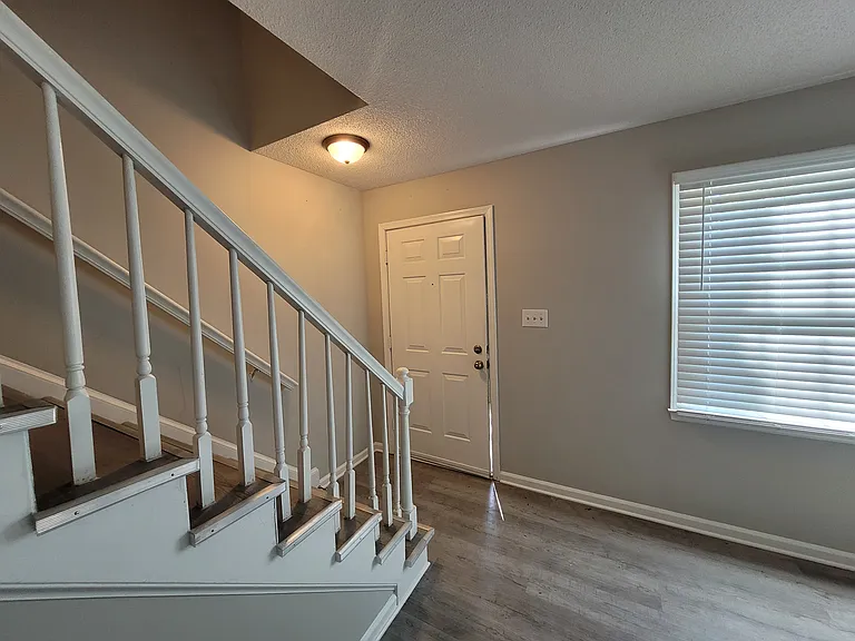 920 Jason Ct — Photo 6