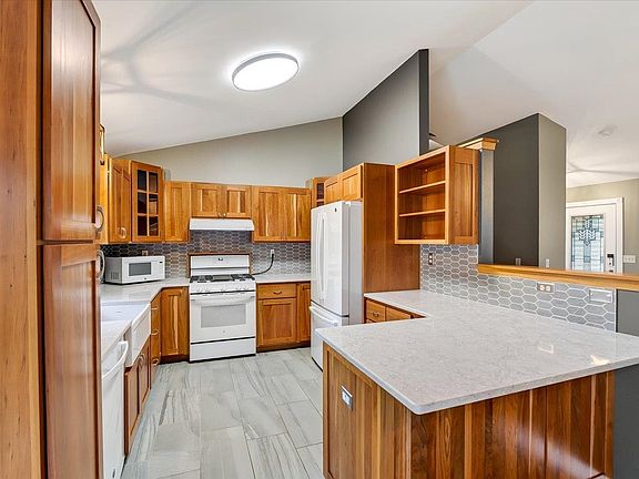 3rd image of 3522 Field Crest Way