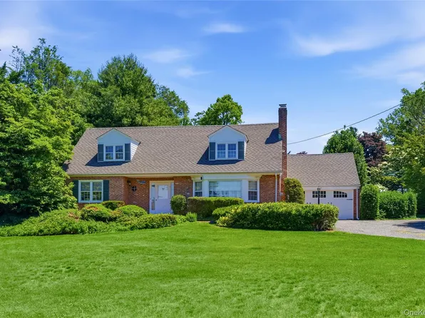 9 Fox Hunt Lane, Cold Spring Harbor, NY 11724