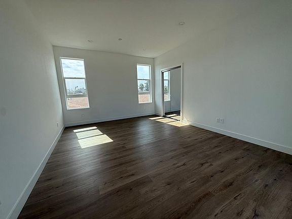 5th image of 11255 Hatteras St #1