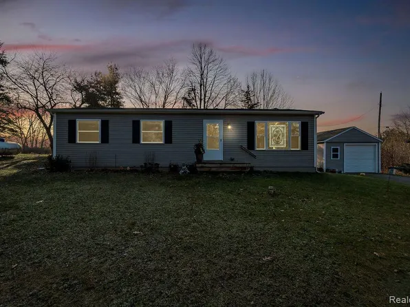 3683 Hideaway Ct, Brighton, MI 48114