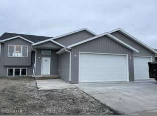 3296 45th Ave S, Grand Forks, ND 58201