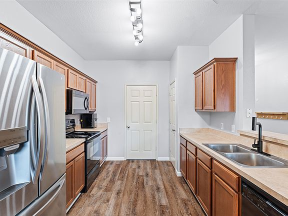 4th image of 2813 Dana Ln