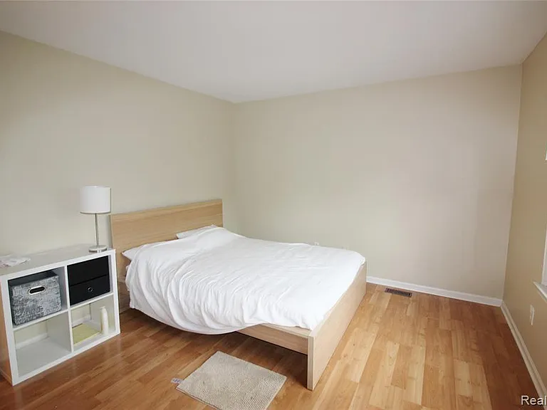 193 Saxon Ct — Photo 9
