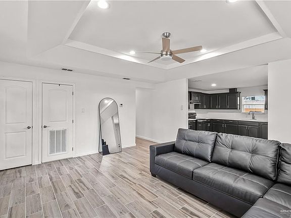 4th image of 312 N Alamo St
