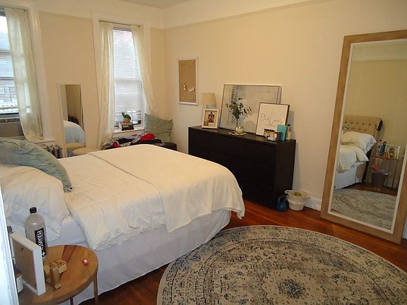5th image of 32-16 Crescent St #2J