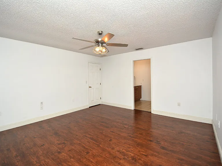 205 Beechwood Ln — Photo 13