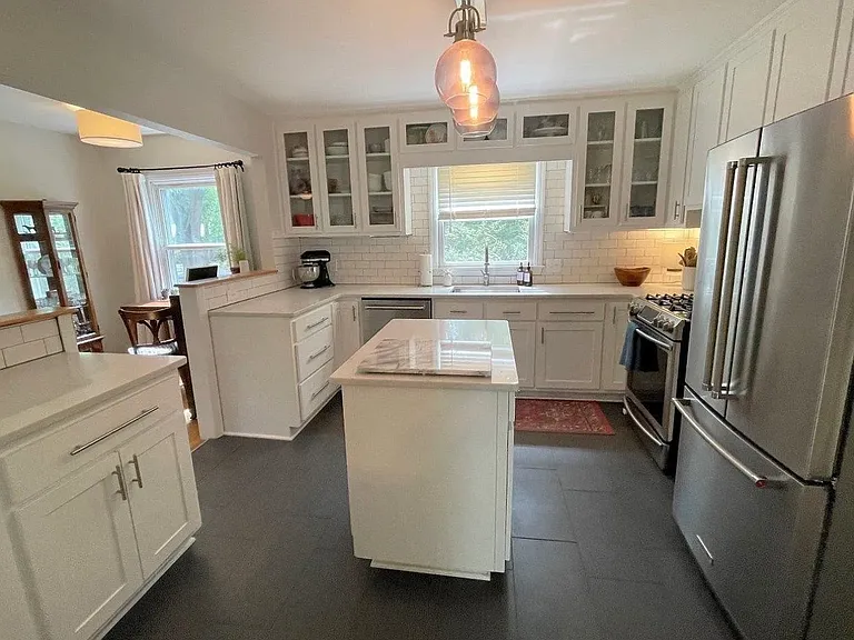 320 Barclay Rd — Photo 11