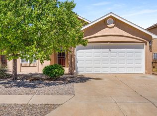 6815 Calle Cielo SW, Albuquerque, NM 87121
