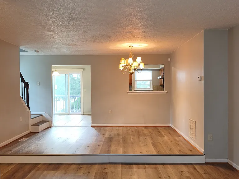 10500 Joyceton Dr — Photo 2