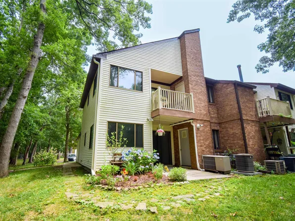 15 Country Birch Ln #B, Egg Harbor Township, NJ 08234