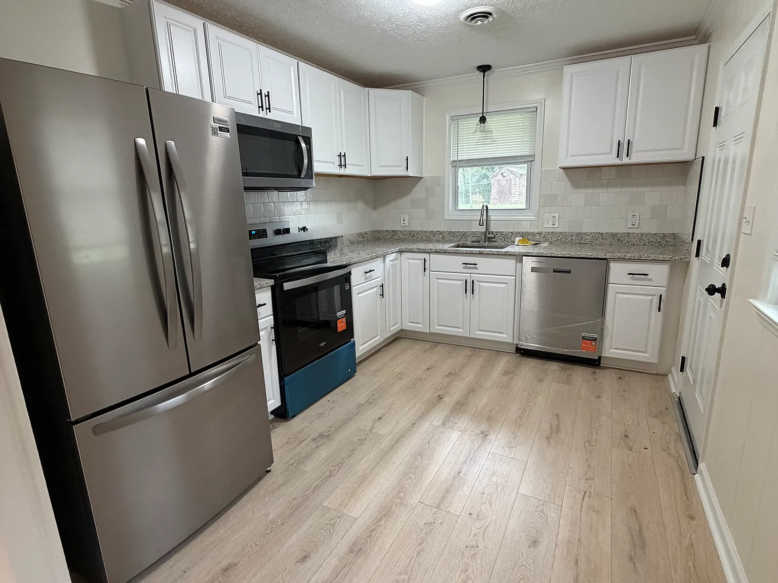 2 bed, 725 sqft, $1,275 — Photo 2