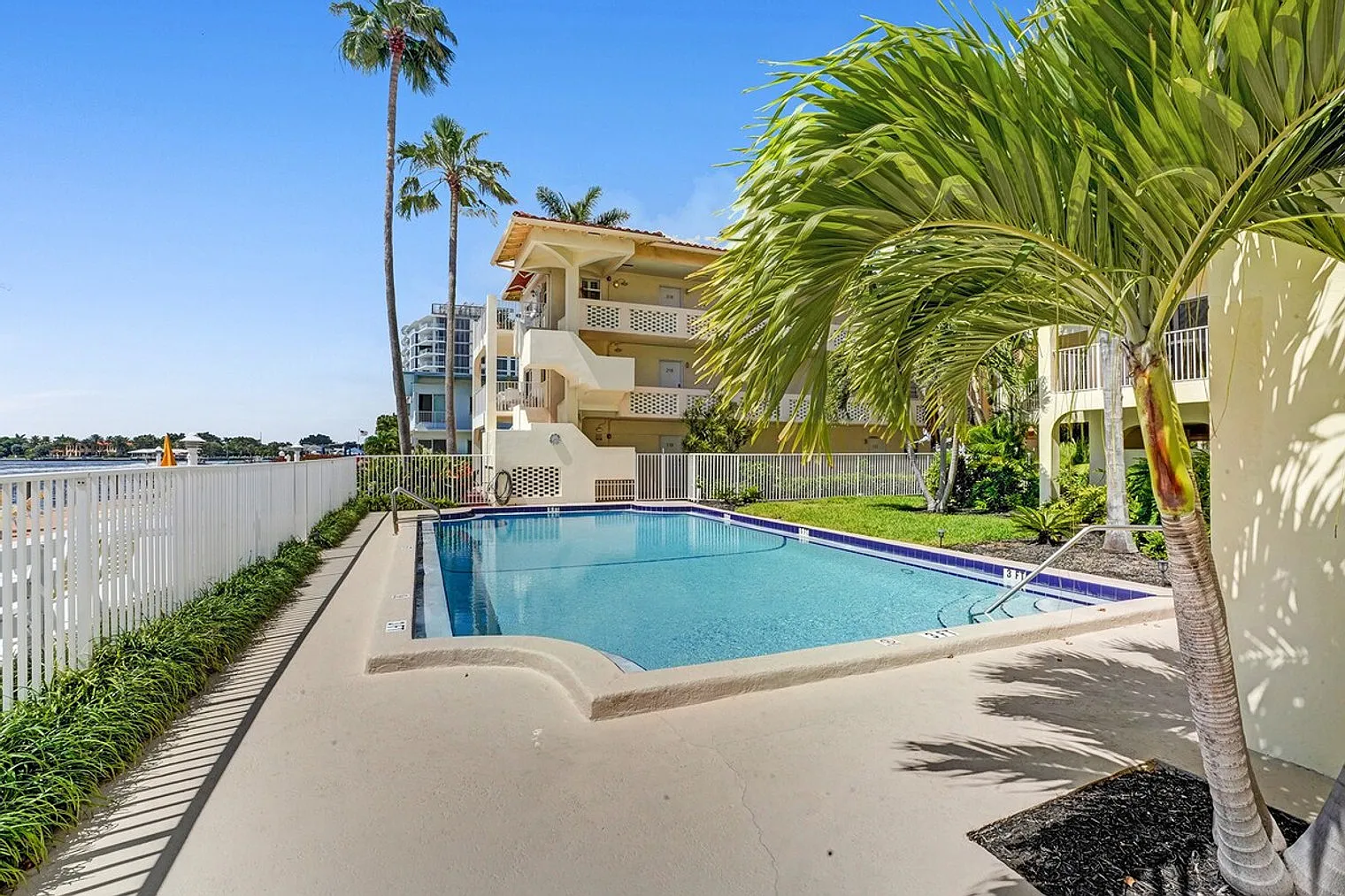 1 bed, 1.0 bath, $8,260 — Photo 4