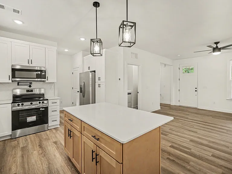 607 Legrand St — Photo 10