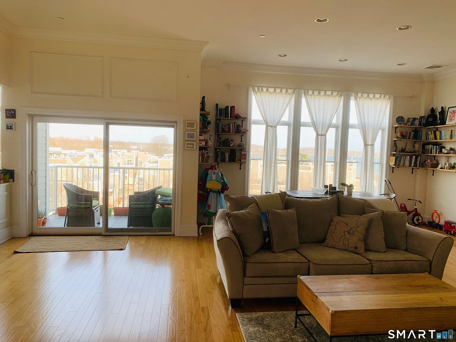 2 bed, 2.0 bath, 1853 sqft, $3,400 — Photo 2