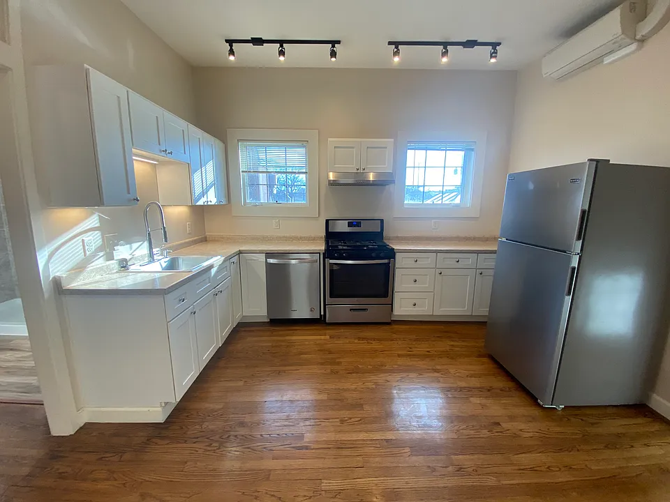 1507 Lake Dr SE #2