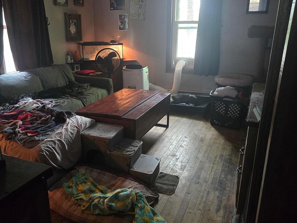 1st image of 823 Jefferson St